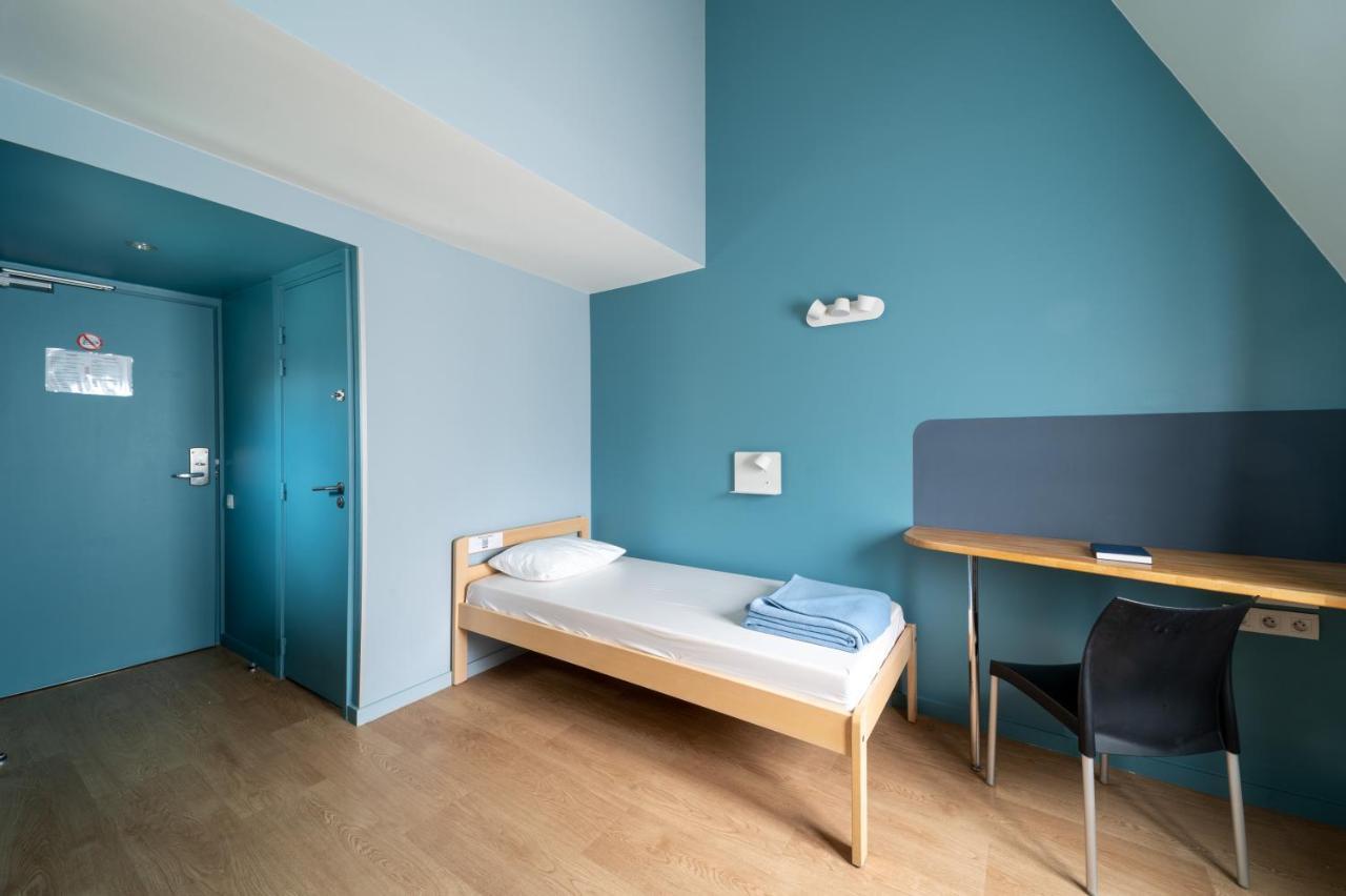 Female Single Room with Shared Bathroom